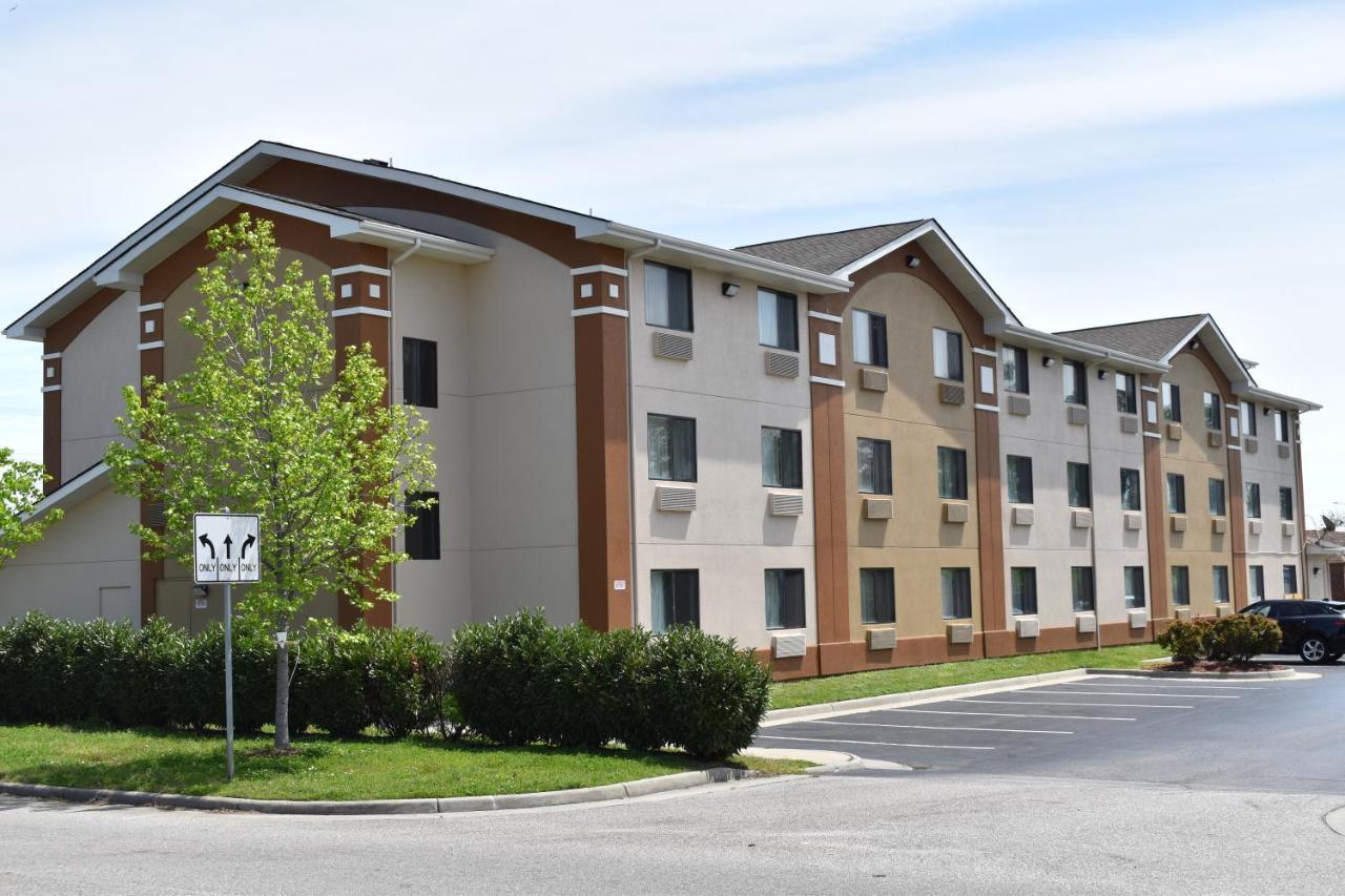 Super 8 By Wyndham Newport News/jefferson Ave. 2*
