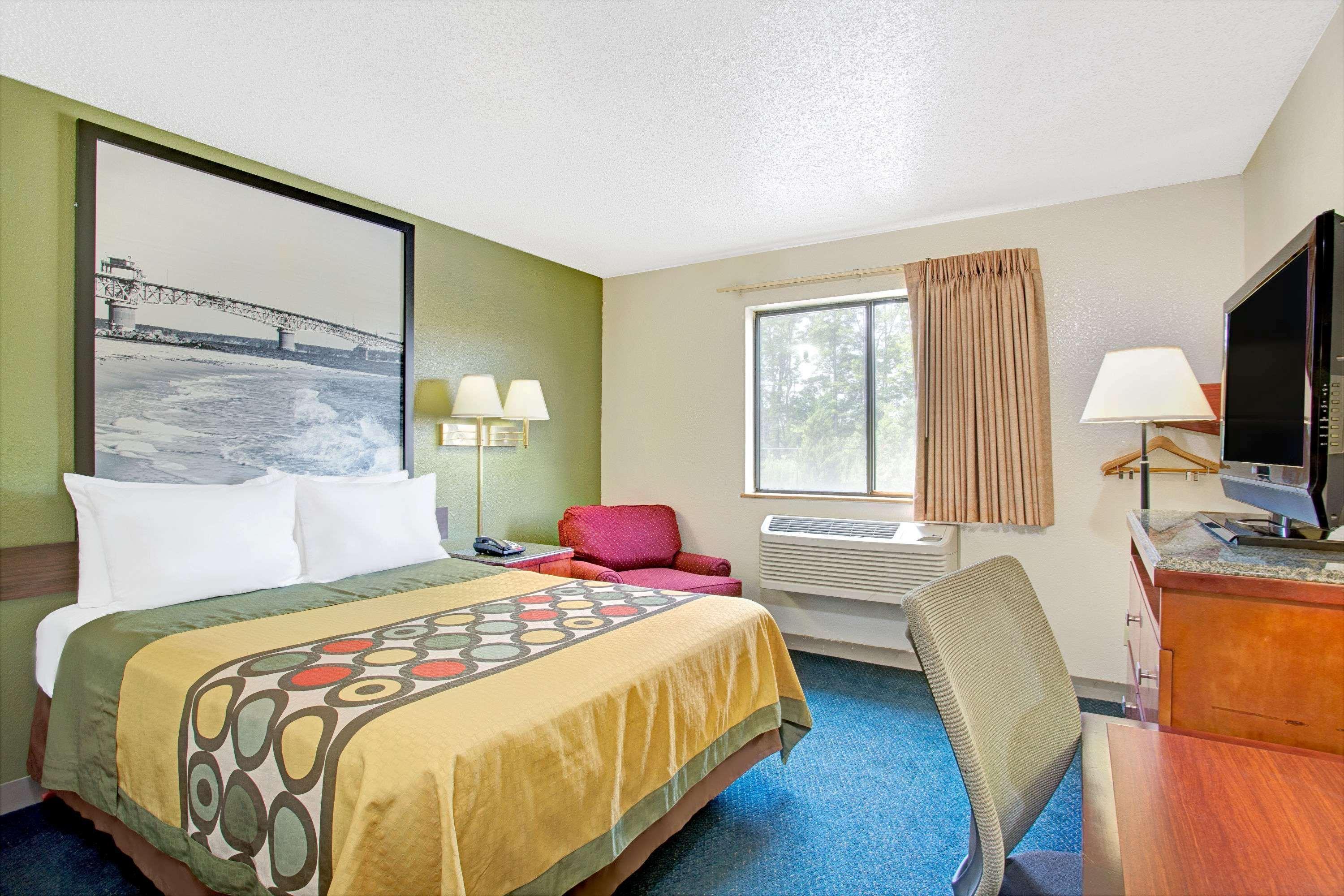 Super 8 By Wyndham Newport News/jefferson Ave. Newport News