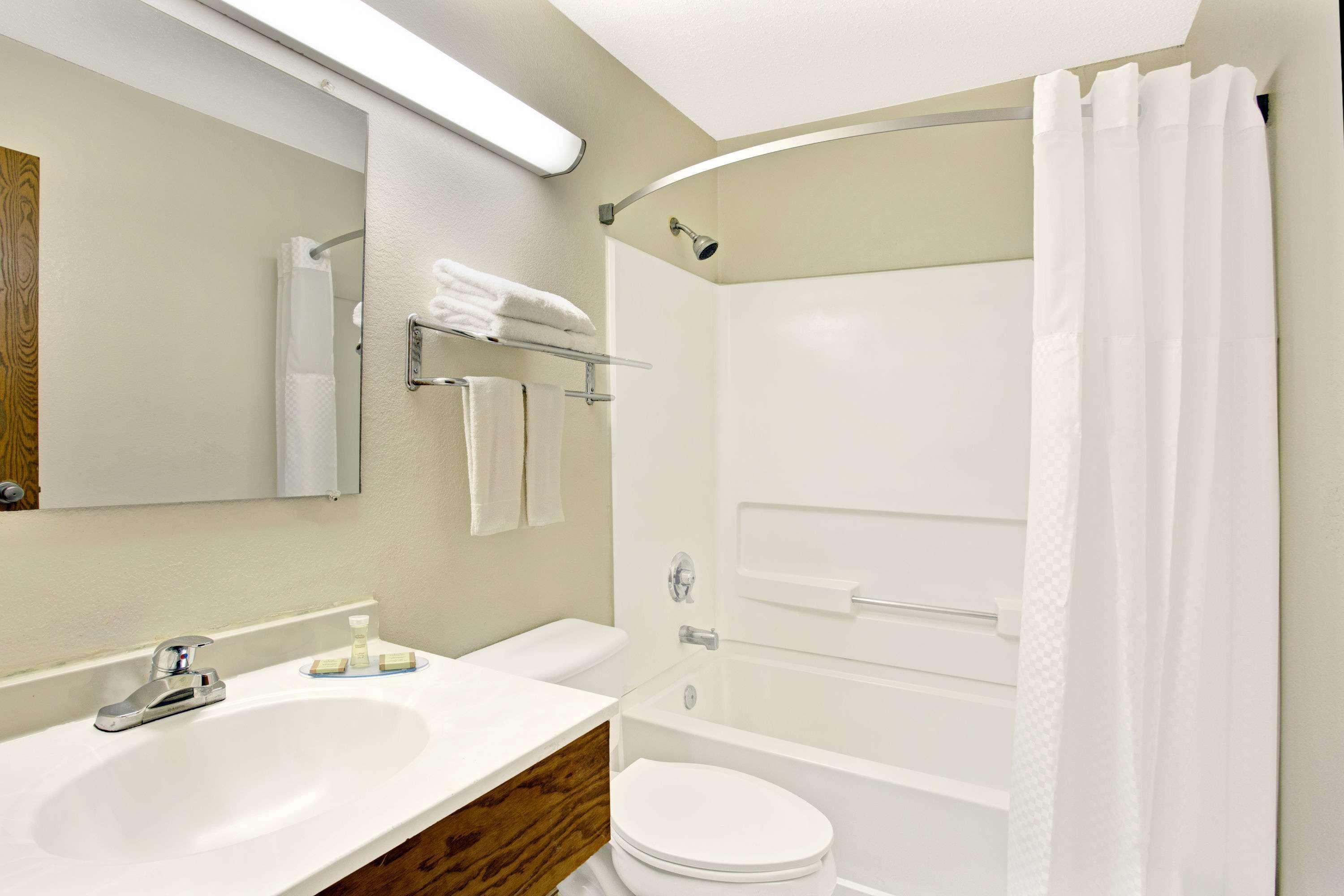 Super 8 By Wyndham Newport News/jefferson Ave. 2* Newport News