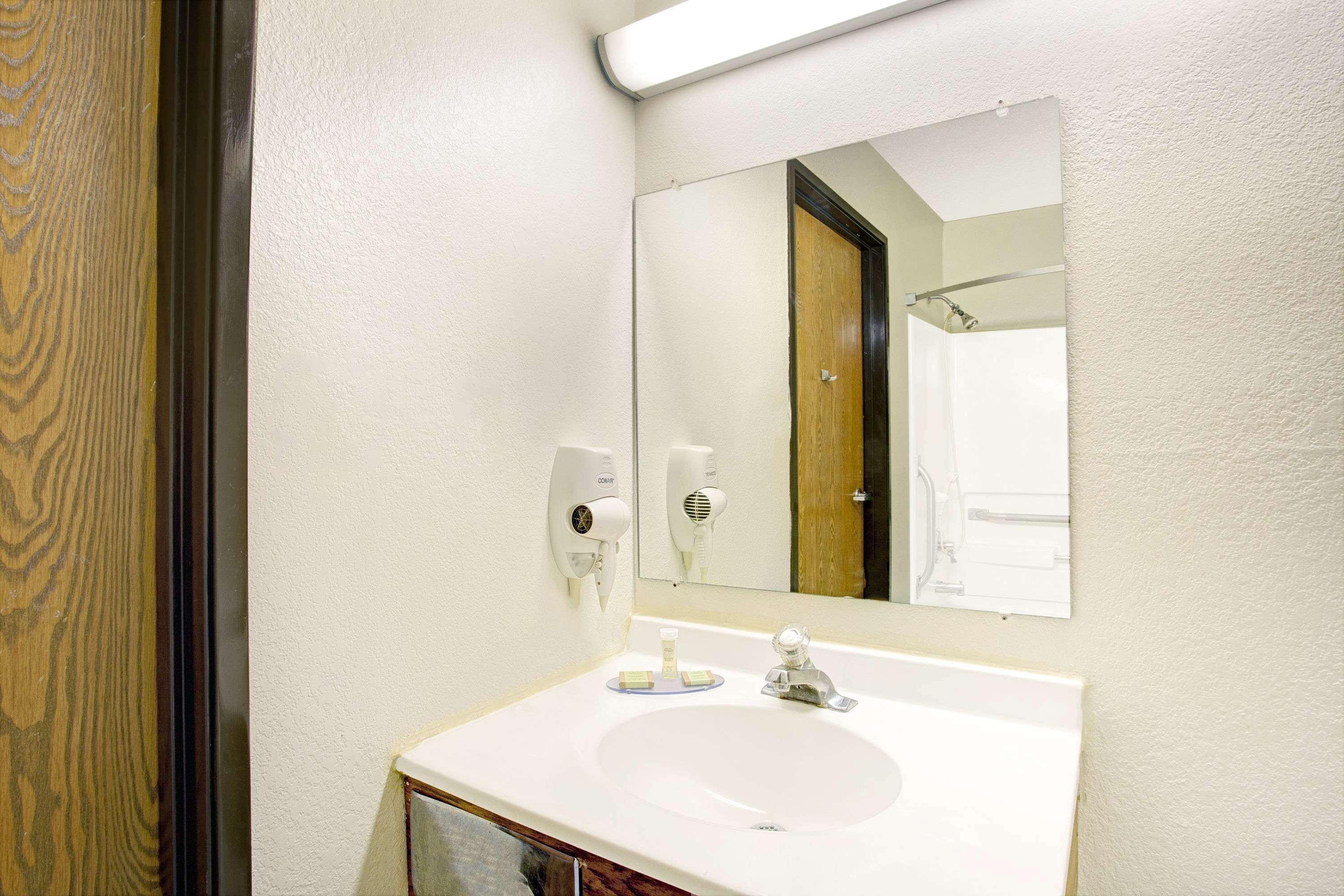 Hotel Super 8 By Wyndham Newport News/jefferson Ave. Newport News