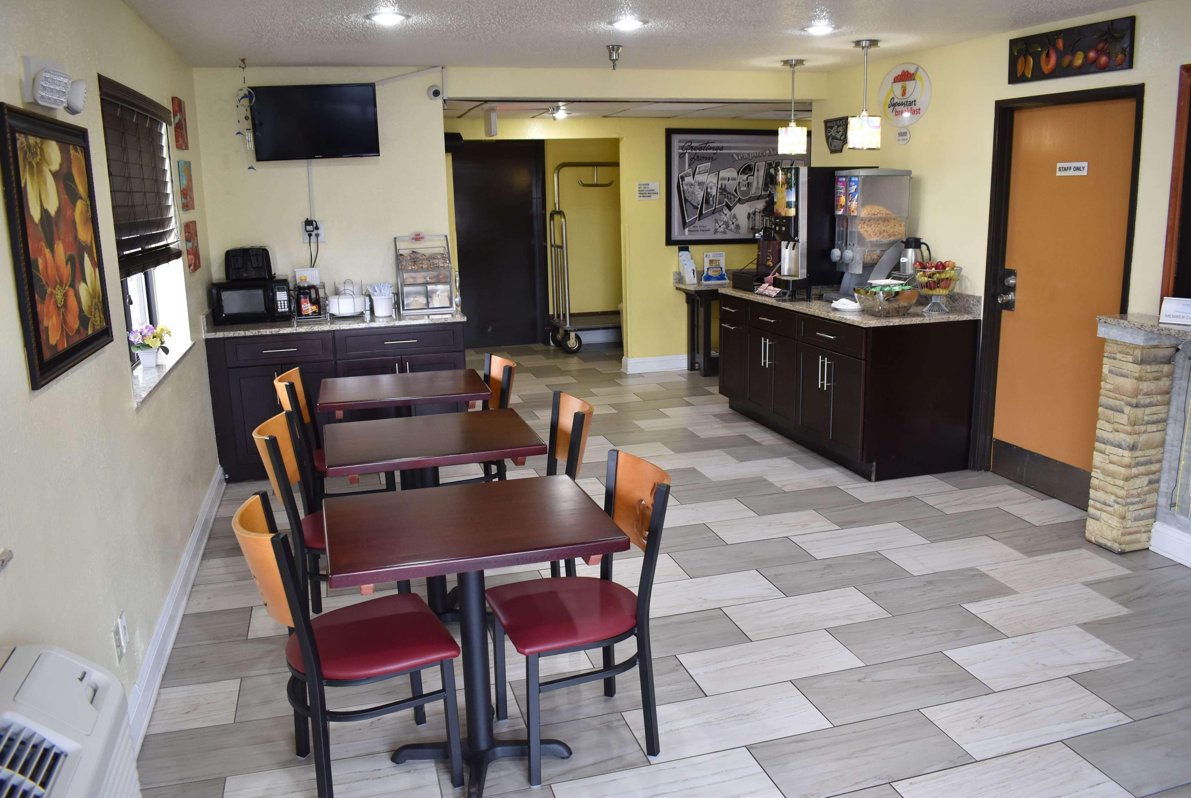 Super 8 By Wyndham Newport News/jefferson Ave. 2*