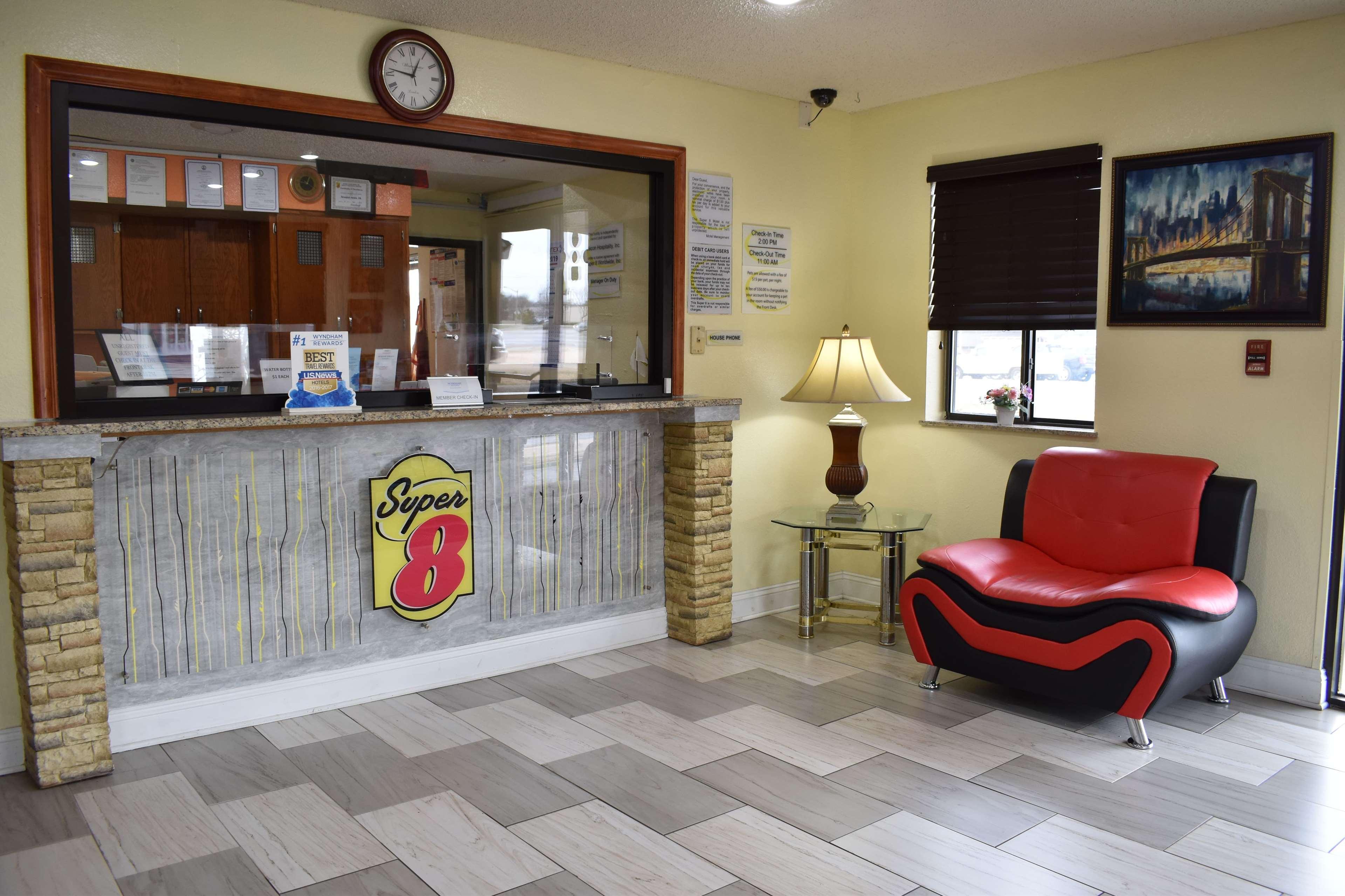 Super 8 By Wyndham Newport News/jefferson Ave. 2*