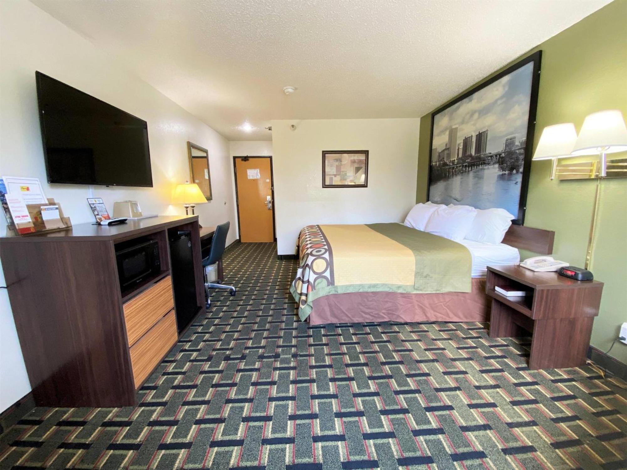 Super 8 By Wyndham Newport News/jefferson Ave. Newport News