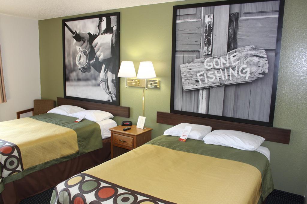 Super 8 By Wyndham Newport News/jefferson Ave. Hotel 2*