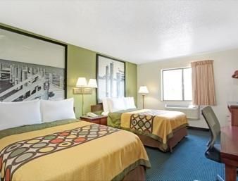 Super 8 By Wyndham Newport News/jefferson Ave. 2*